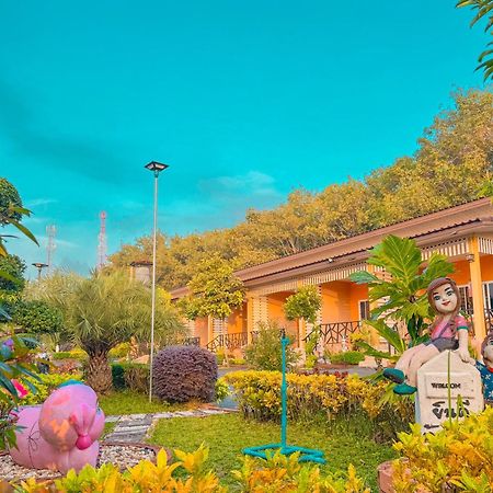 Hotel Baan Suan Mee Tang Chanthaburi Esterno foto