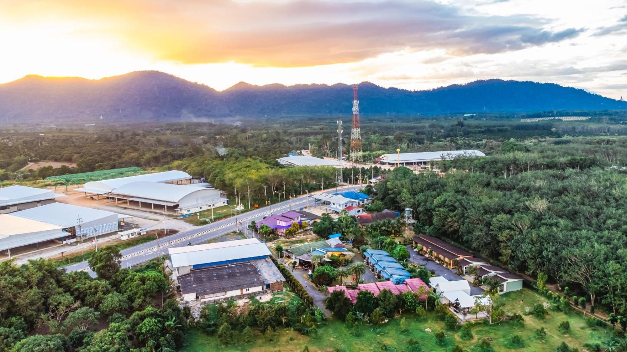 Hotel Baan Suan Mee Tang Chanthaburi Esterno foto