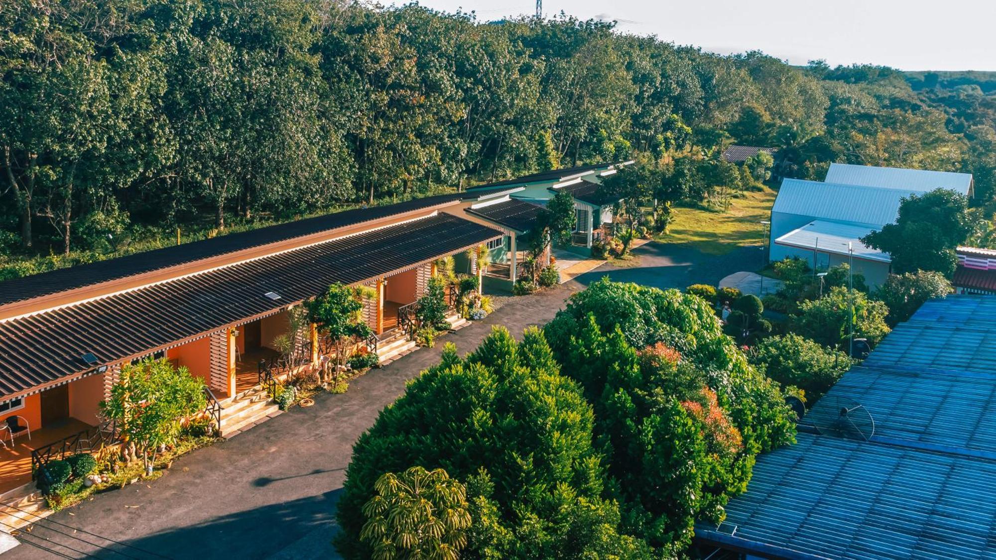 Hotel Baan Suan Mee Tang Chanthaburi Esterno foto