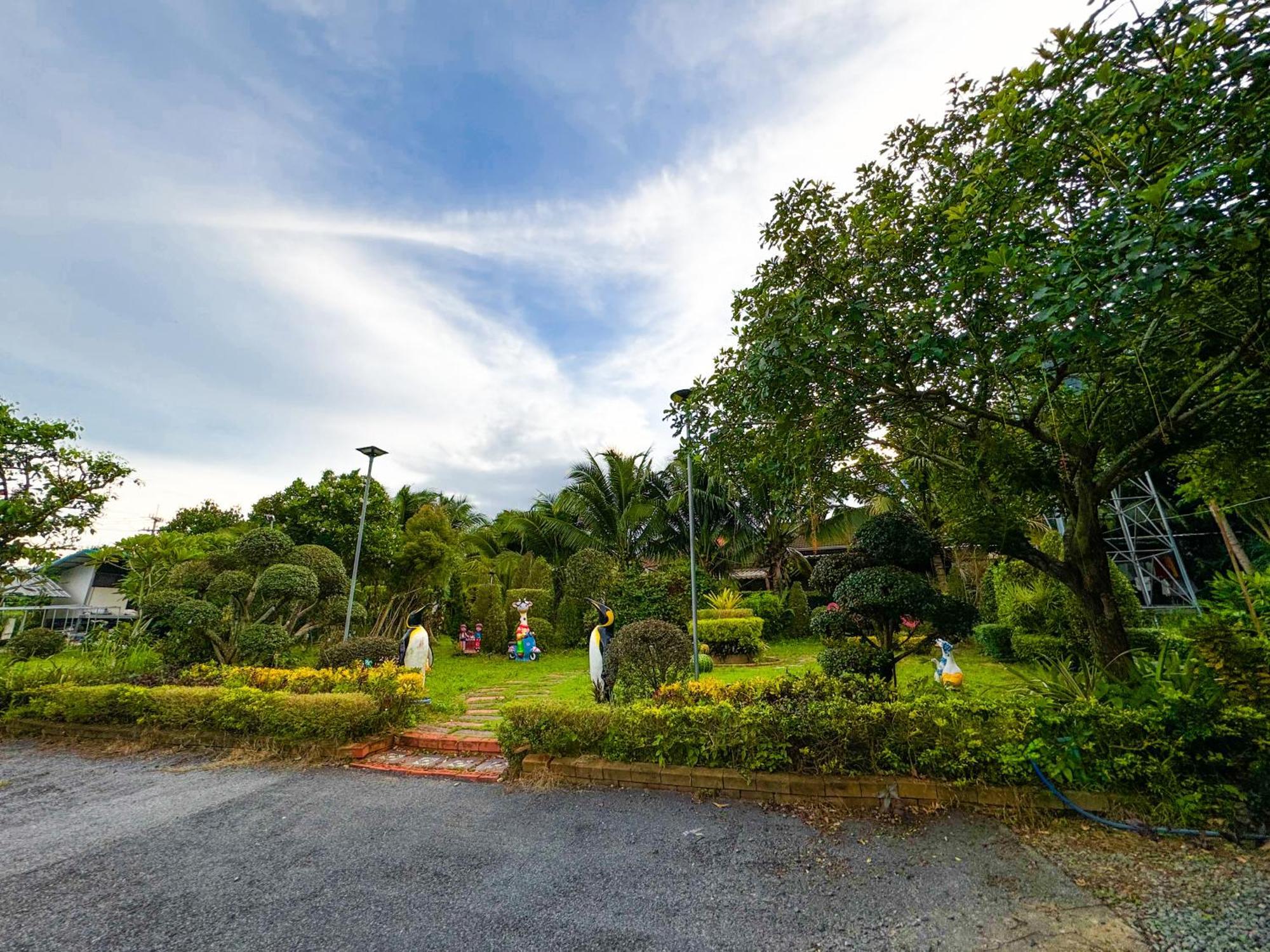 Hotel Baan Suan Mee Tang Chanthaburi Esterno foto