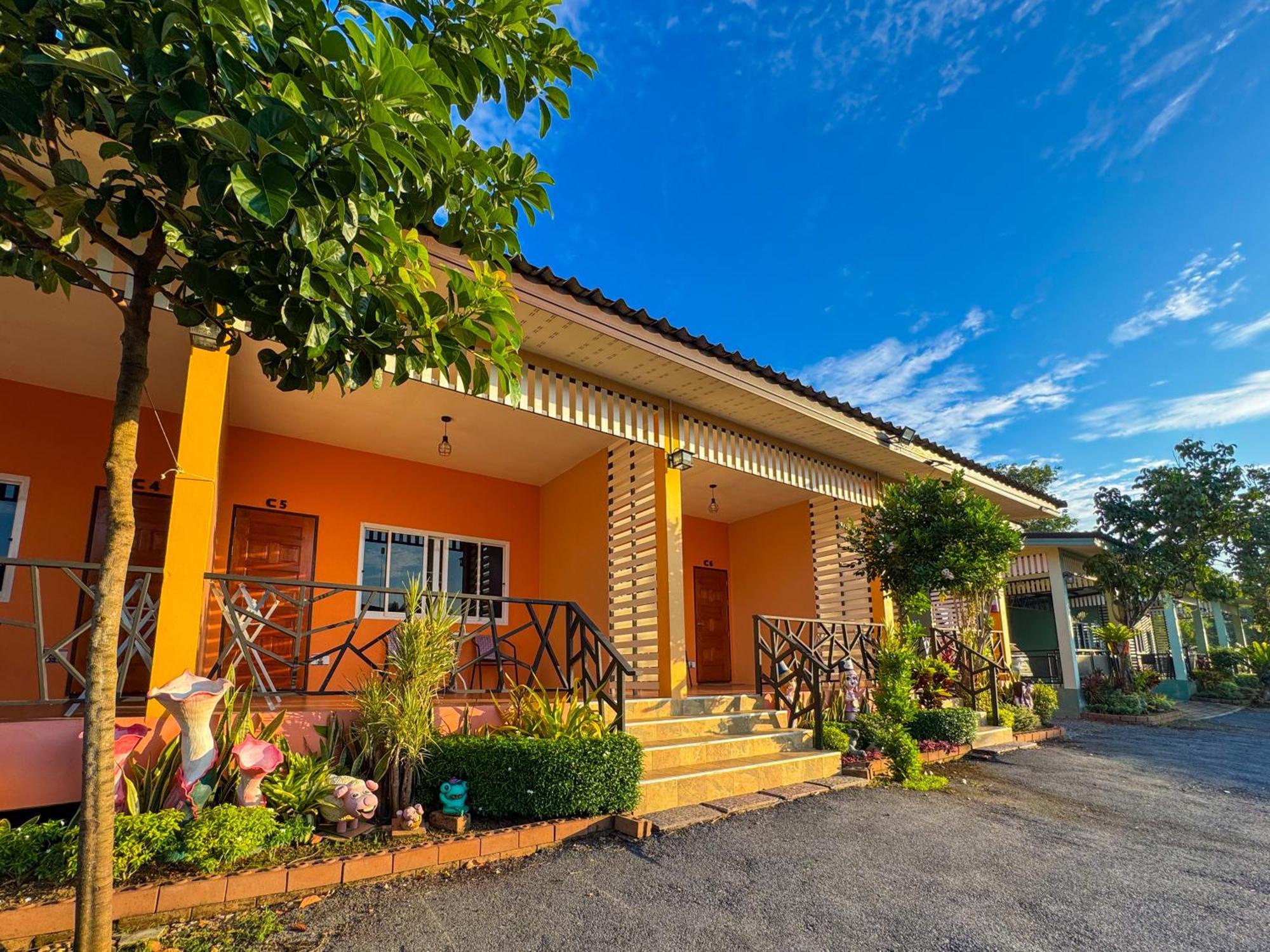 Hotel Baan Suan Mee Tang Chanthaburi Esterno foto