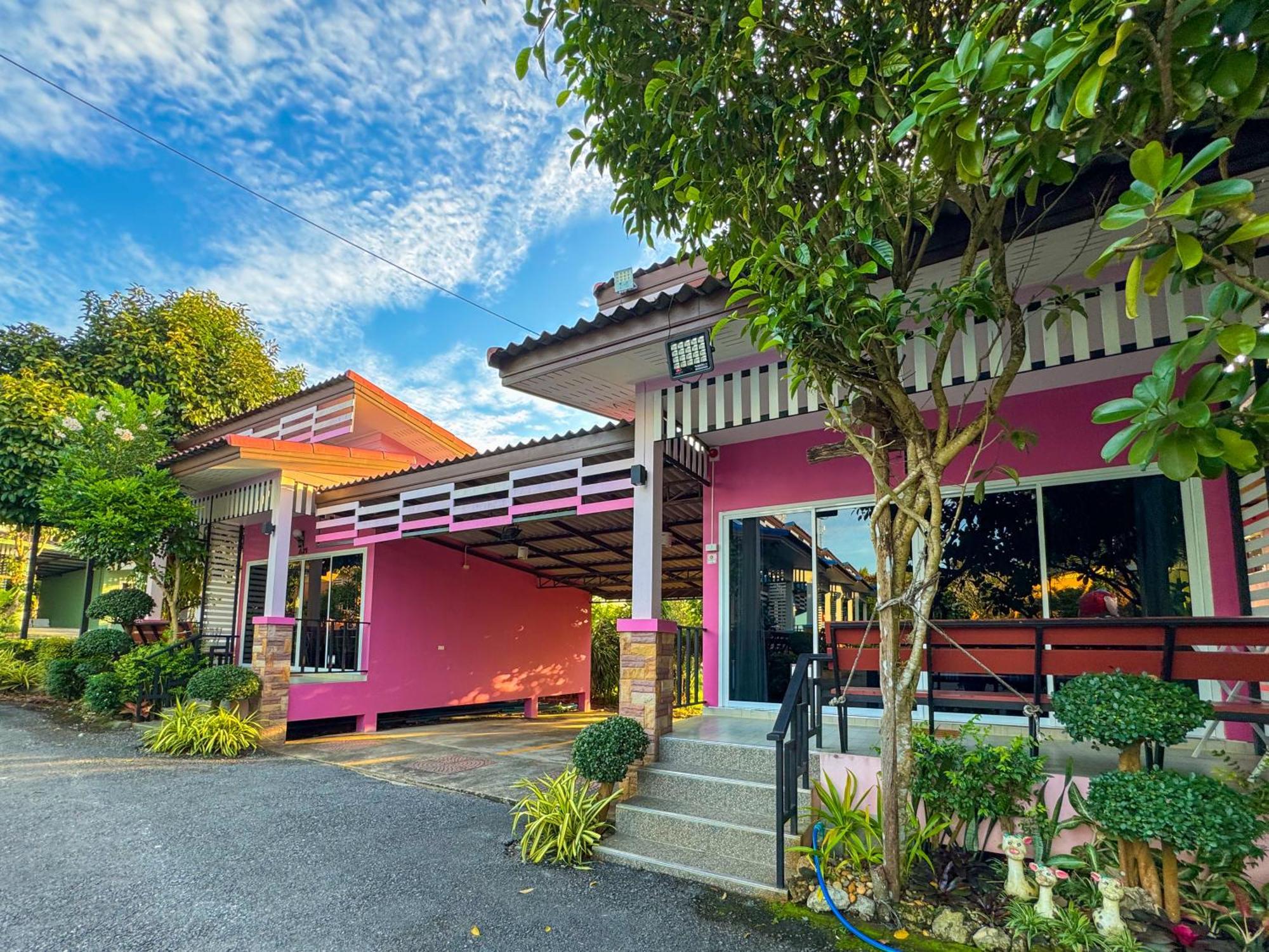 Hotel Baan Suan Mee Tang Chanthaburi Esterno foto