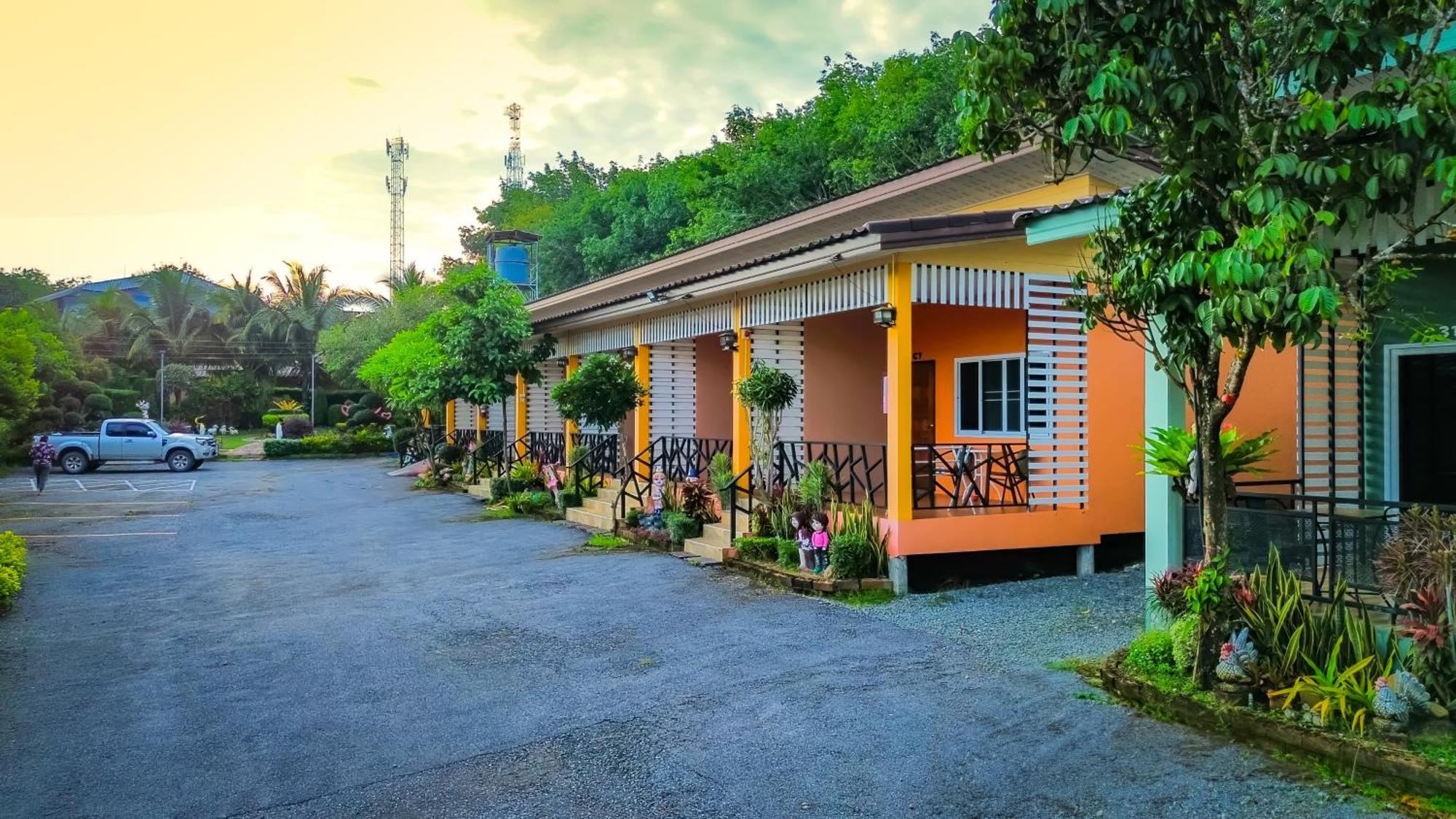 Hotel Baan Suan Mee Tang Chanthaburi Esterno foto