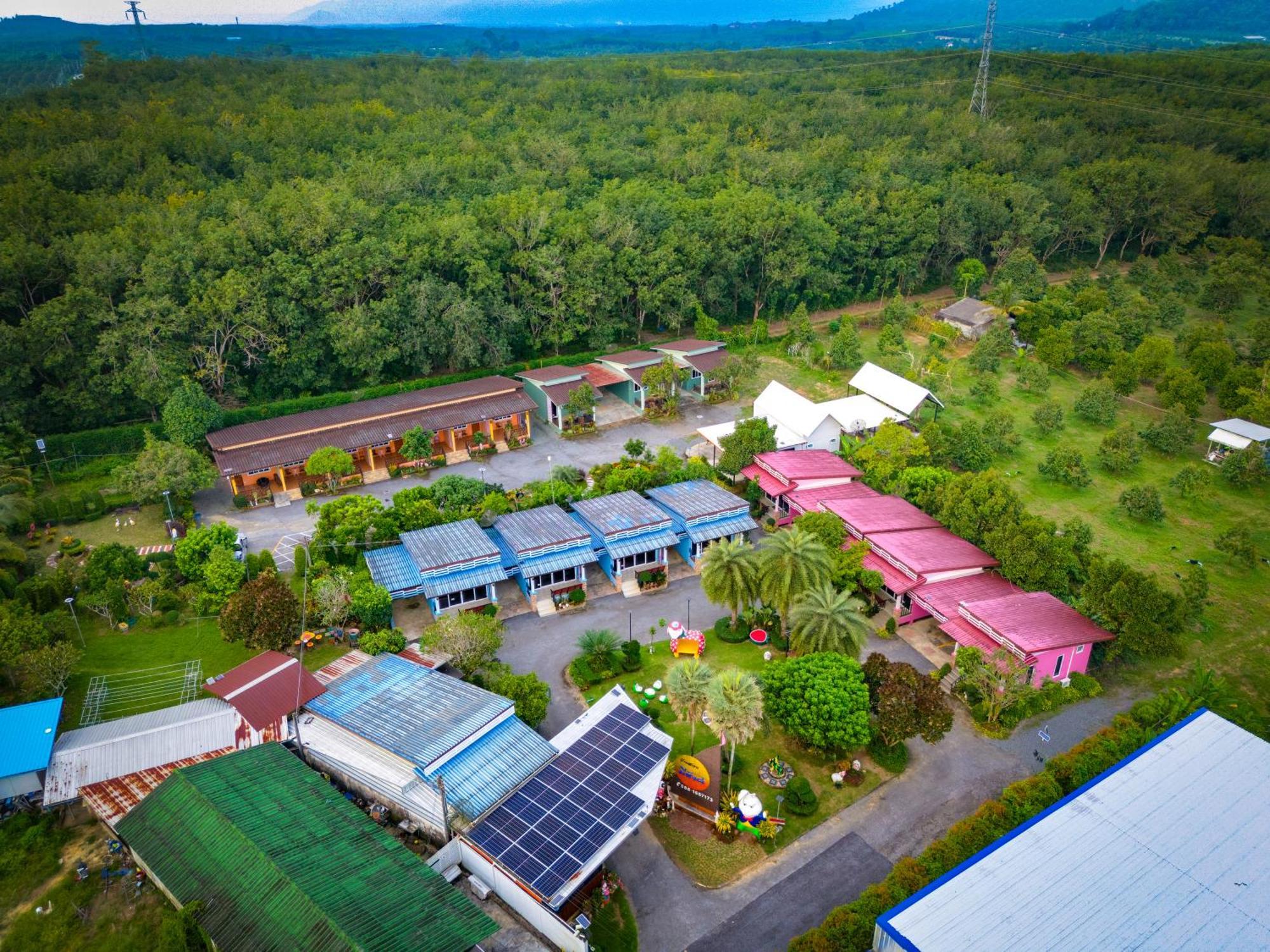 Hotel Baan Suan Mee Tang Chanthaburi Esterno foto