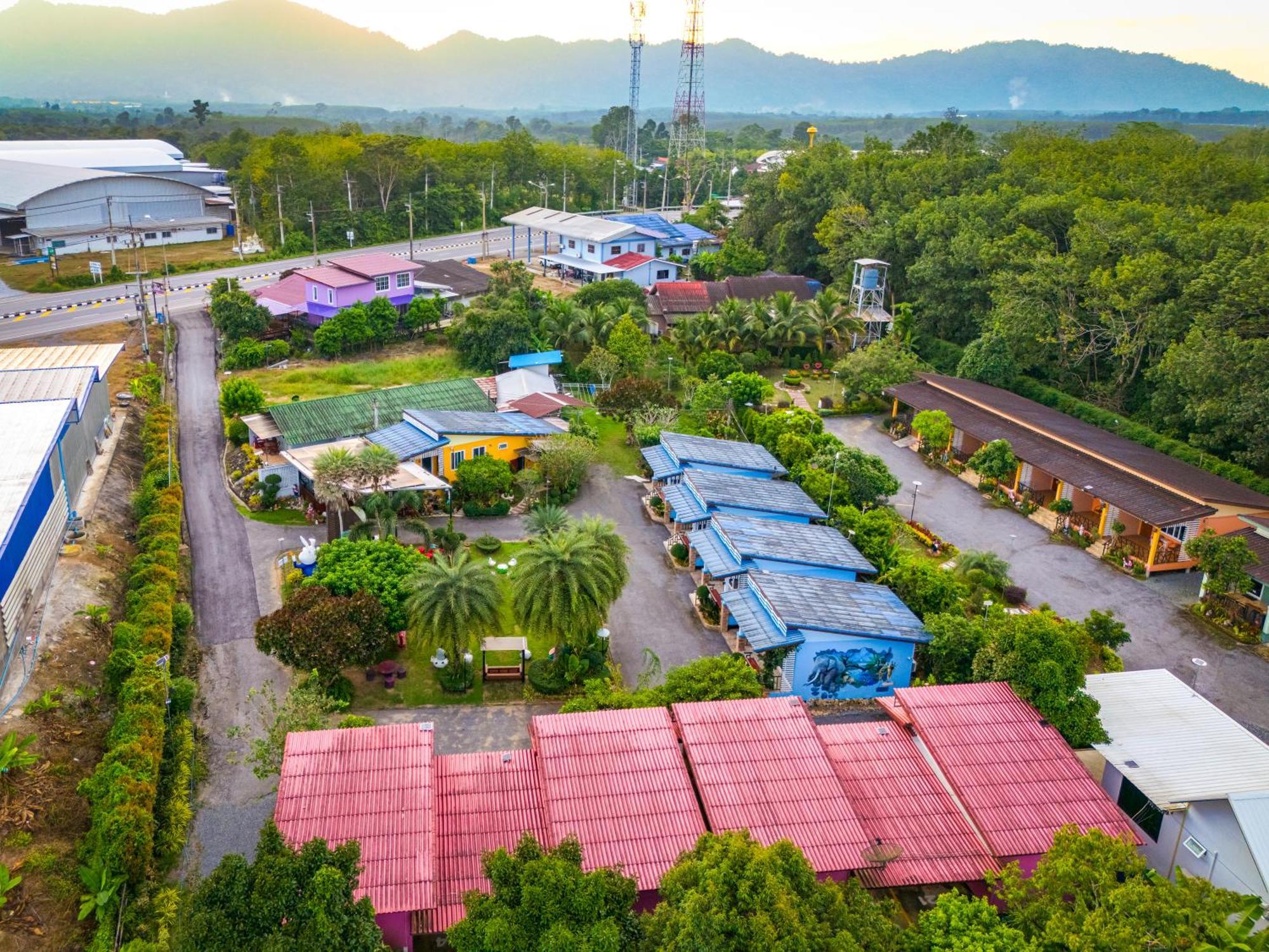 Hotel Baan Suan Mee Tang Chanthaburi Esterno foto