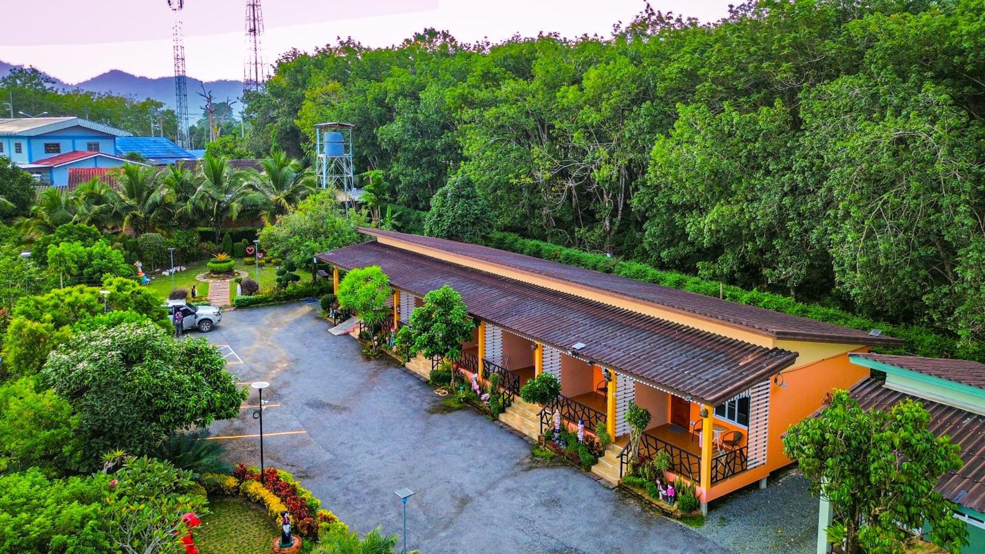 Hotel Baan Suan Mee Tang Chanthaburi Esterno foto