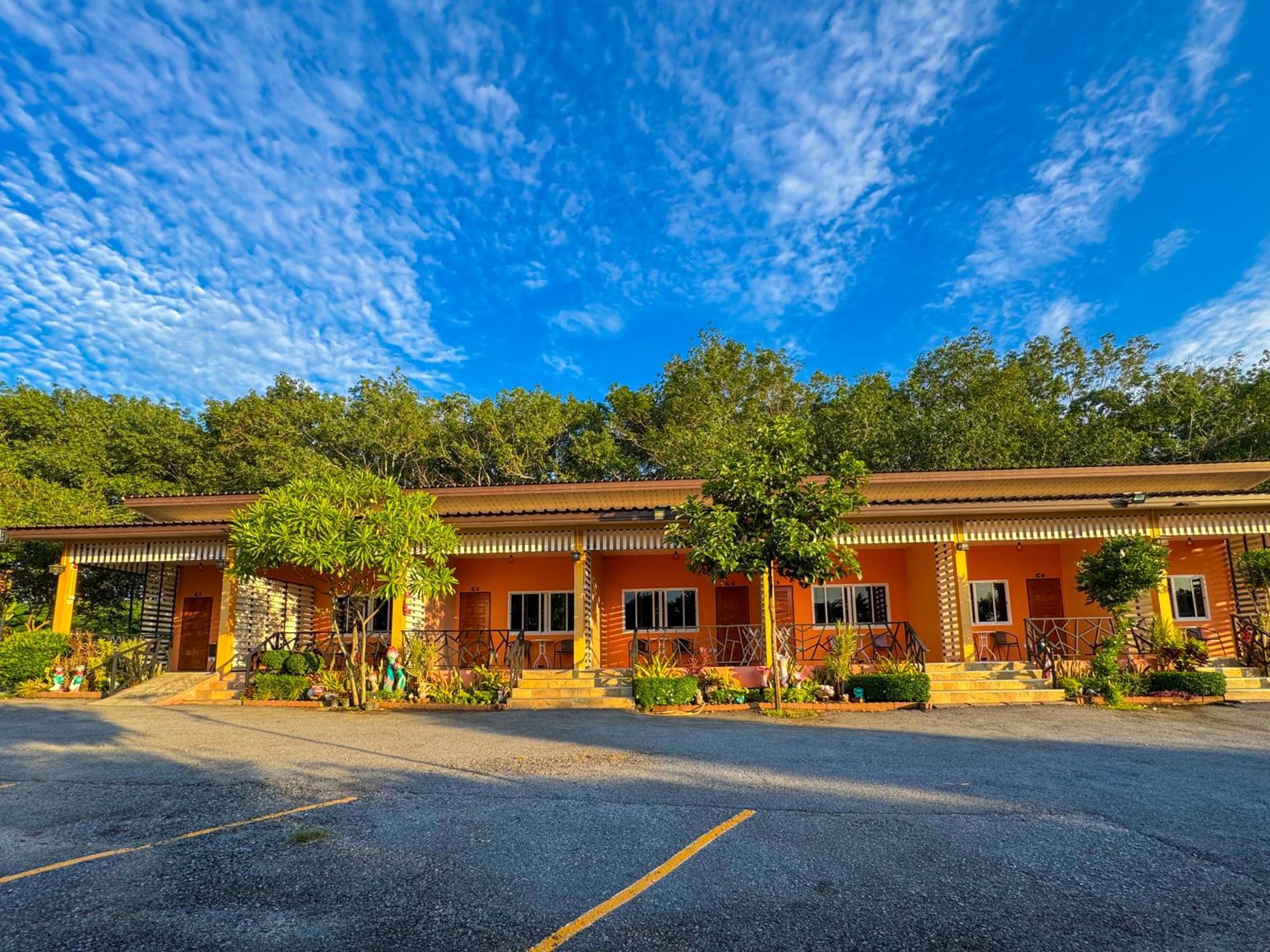 Hotel Baan Suan Mee Tang Chanthaburi Esterno foto